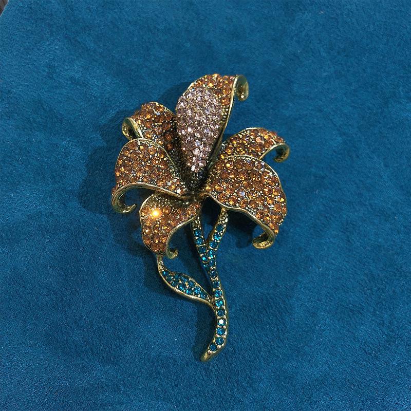 Lily Rhinestone Vintage Brooch - Heavy Industry Style Flower Pin for Formal Coat Corsage
Lily Rhinestone Vintage Brooch - Heavy Industry Style Flower Pin for Formal Coat Corsage