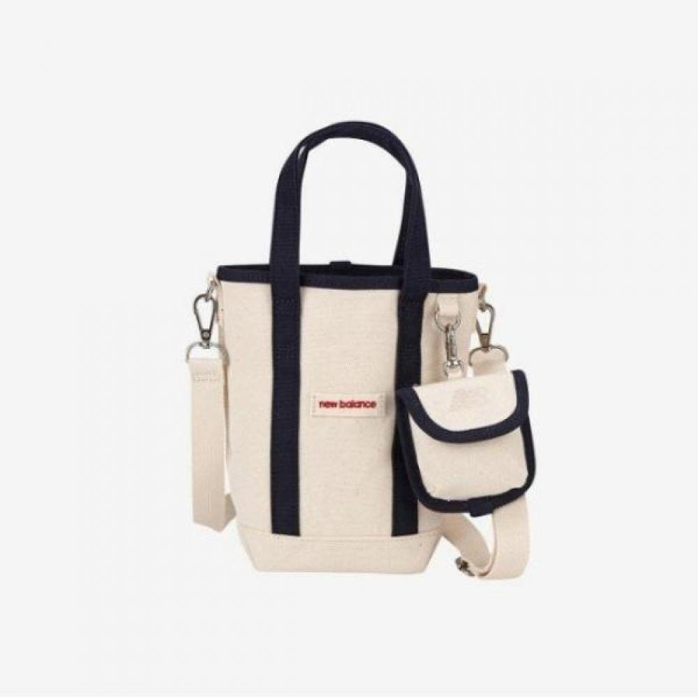 New Balance Half Club Essential Canvas Tote Cross Bag Nbgcdae503 39 ivory/999
New Balance Half Club Essential Canvas Tote Cross Bag Nbgcdae503 39 ivory/999