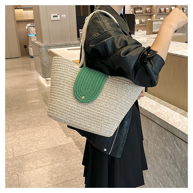 2024 новий шовковий шарф тканий мішок великої ємності на одне плече простий сплайсинг портативний відро сумка магнітна пряжка бавовняна мотузка сумка зелений
2024 новий шовковий шарф тканий мішок великої ємності на одне плече простий сплайсинг портативний відро сумка магнітна пряжка бавовняна мотузка сумка зелений