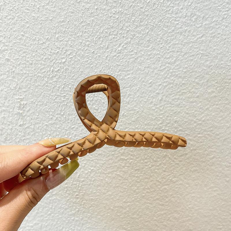 New Frosted Shark Hair Clips Elegant Women Fashion Simple Diamond Grid Grip Large Grab Cawl Clips for Girls Hair Accessories
New Frosted Shark Hair Clips Elegant Women Fashion Simple Diamond Grid Grip Large Grab Cawl Clips for Girls Hair Accessories