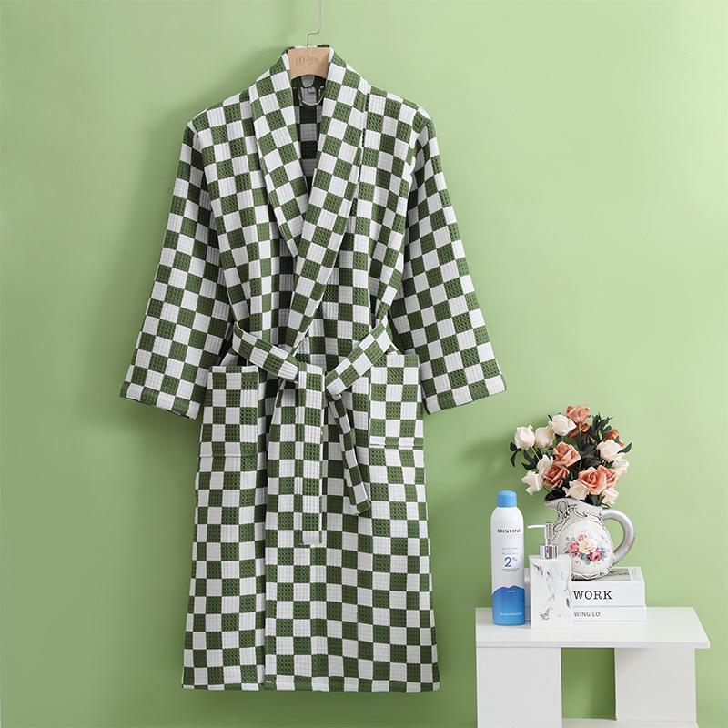 Двухслойный вафельный халат унисекс — плотный, впитывающий, с рисунком «шахматная доска» для осени и зимы. M темно-зеленого
Двухслойный вафельный халат унисекс — плотный, впитывающий, с рисунком «шахматная доска» для осени и зимы. M темно-зеленого