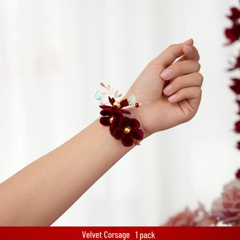 Свадебная бутоньерка и бутоньерка для жениха, невесты, членов семьи и участников вечеринки
Свадебная бутоньерка и бутоньерка для жениха, невесты, членов семьи и участников вечеринки