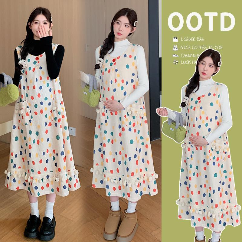 Winter Graffiti Polka Dot Maternity Dress with Faux Fur Pom-poms + White Base Layer L
Winter Graffiti Polka Dot Maternity Dress with Faux Fur Pom-poms + White Base Layer L