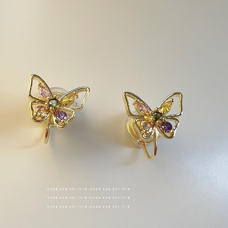 {Zhuang Zhou Mengdie} Medieval colored butterfly earrings, mosquito coil disc ear clips, no ear holes, niche mini earrings, ear bone clips Thickened real gold color-preserving
{Zhuang Zhou Mengdie} Medieval colored butterfly earrings, mosquito coil disc ear clips, no ear holes, niche mini earrings, ear bone clips Thickened real gold color-preserving