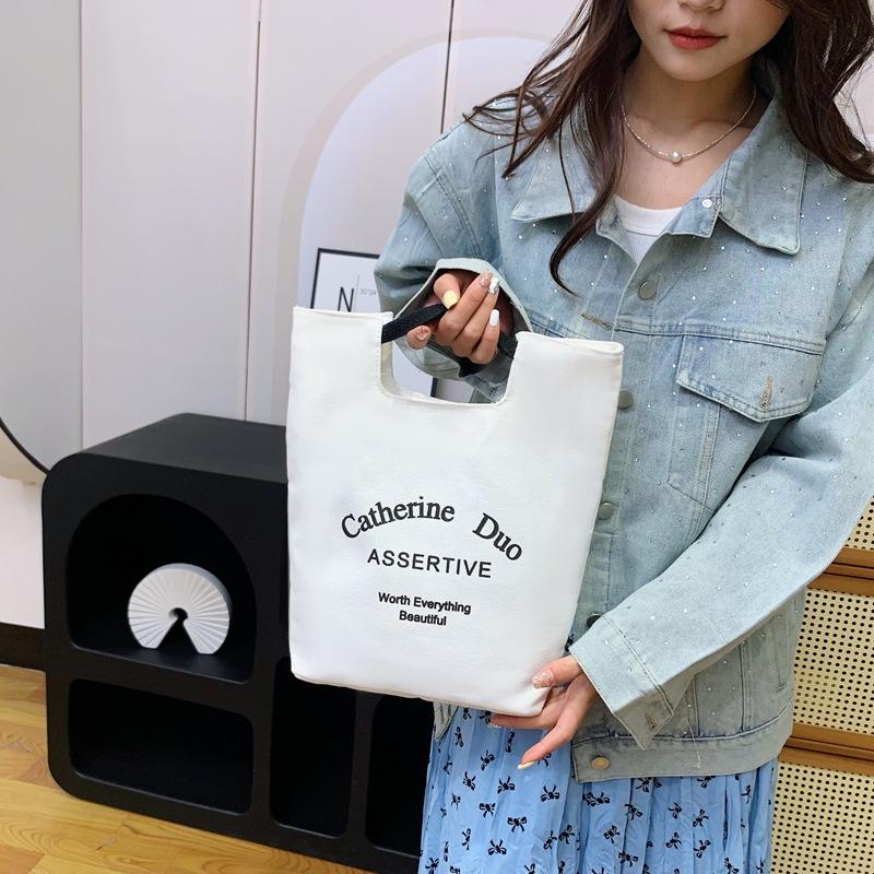 Canvas solid color tote bag Japanese-style bento office workers go out to bring meals, simple contrasting colors, fashionable letter bags белый
Canvas solid color tote bag Japanese-style bento office workers go out to bring meals, simple contrasting colors, fashionable letter bags белый