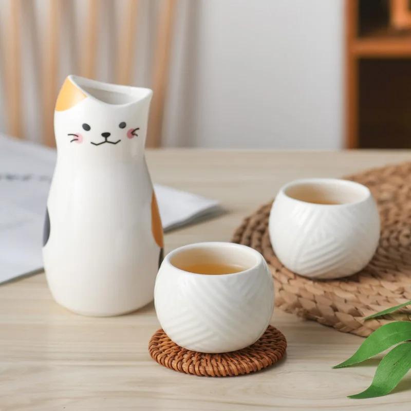Керамический набор для сакэ, 3 шт., японский винный набор Lucky Cat, 1 бутылка ТОККУРИ, 300 мл, 2 чашки ОЧОКО, милый набор для бара, стеклянный горшок для вина
Керамический набор для сакэ, 3 шт., японский винный набор Lucky Cat, 1 бутылка ТОККУРИ, 300 мл, 2 чашки ОЧОКО, милый набор для бара, стеклянный горшок для вина