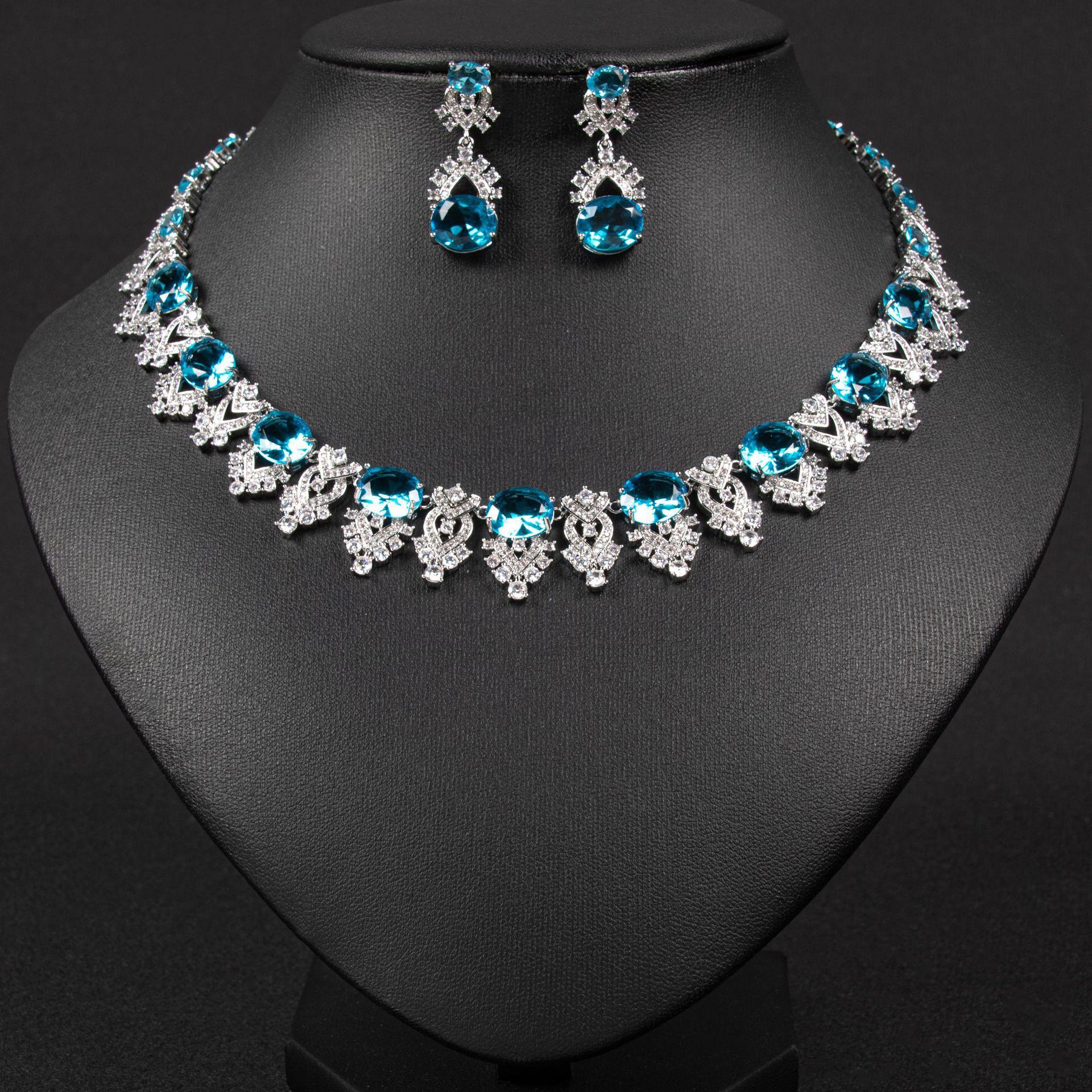 Women s Light Luxury Design Elegant And Versatile Geometric Pendant Necklace Earring Set Fashionable And Niche Design Sense Set
Women s Light Luxury Design Elegant And Versatile Geometric Pendant Necklace Earring Set Fashionable And Niche Design Sense Set