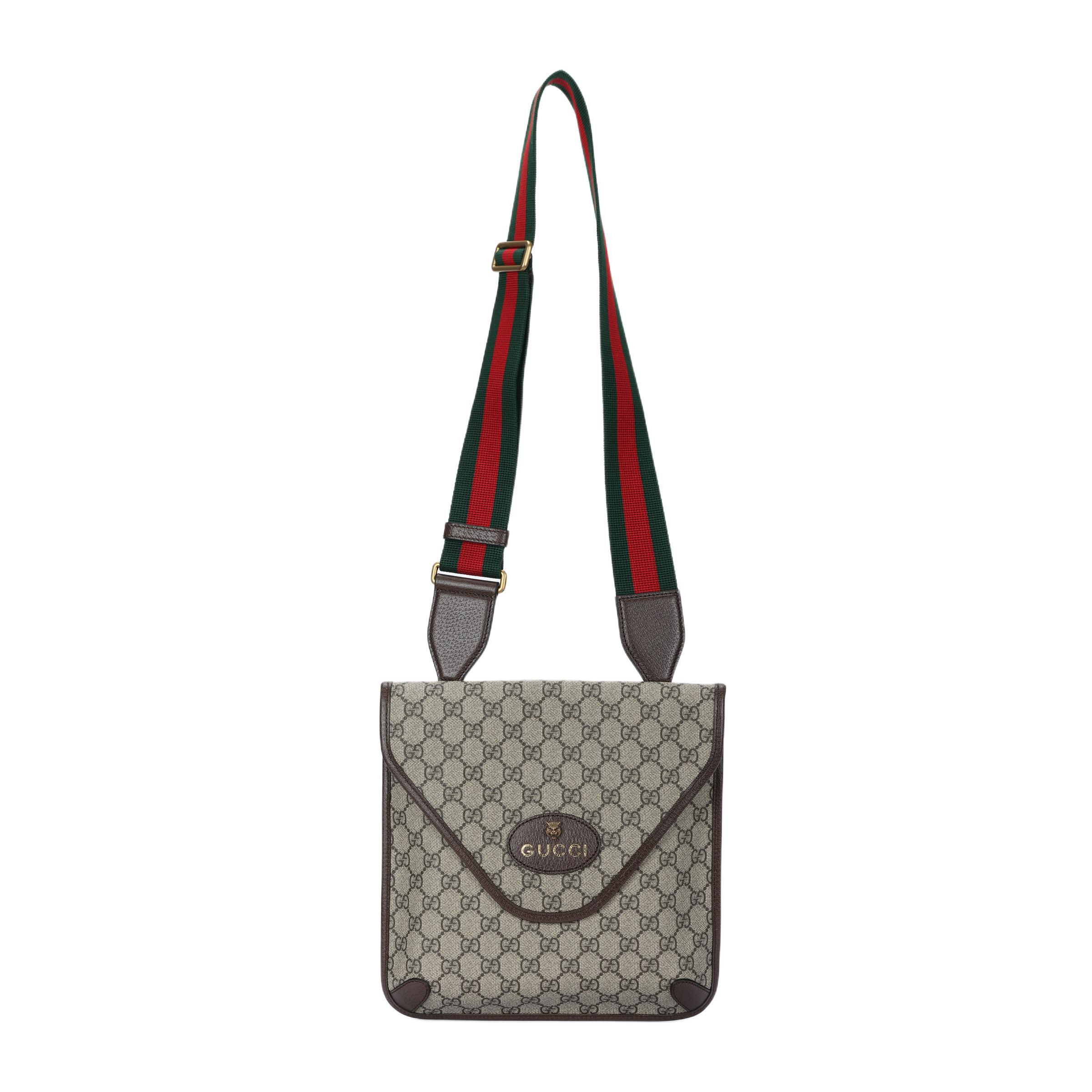 Gucci Серія Neo Vintage Металева Голова Тигра Монограма Полотно та Шкіра Сумка з Головою Тигра Чоловіча Сумка через Плече Ебоні Коричневий 598604-9C2VT-8745 Basic Set (Bag+Dust Bag)
Gucci Серія Neo Vintage Металева Голова Тигра Монограма Полотно та Шкіра Сумка з Головою Тигра Чоловіча Сумка через Плече Ебоні Коричневий 598604-9C2VT-8745 Basic Set (Bag+Dust Bag)