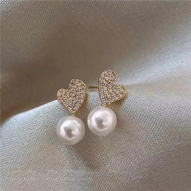 New Heart Crystal Round Imitation Pearl Stud Earring for Women Sweet Temperament Zircon Accessories Wholesale Christmas Gift
New Heart Crystal Round Imitation Pearl Stud Earring for Women Sweet Temperament Zircon Accessories Wholesale Christmas Gift
