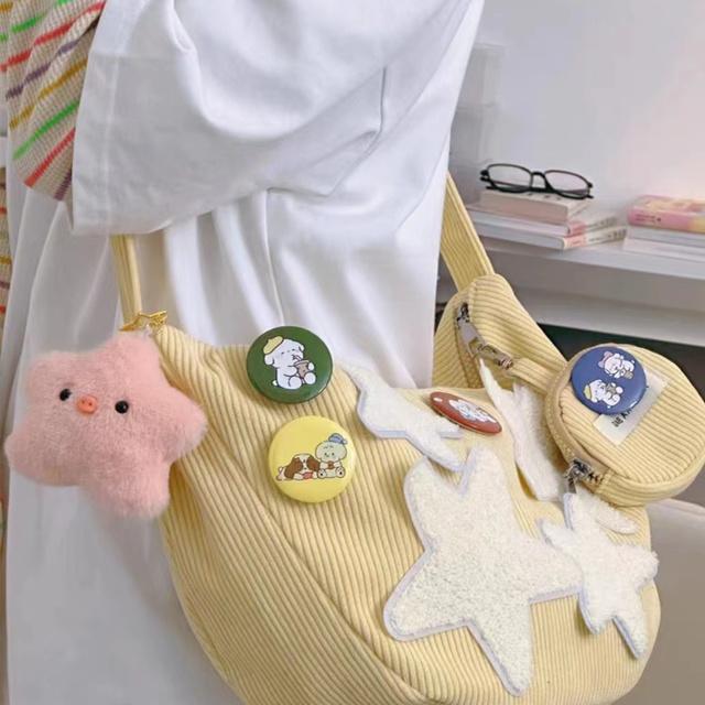 Женская бархатная сумка-мессенджер, симпатичная, модная, ретро, со звездами, сумка-переноска Vagabond
Женская бархатная сумка-мессенджер, симпатичная, модная, ретро, со звездами, сумка-переноска Vagabond