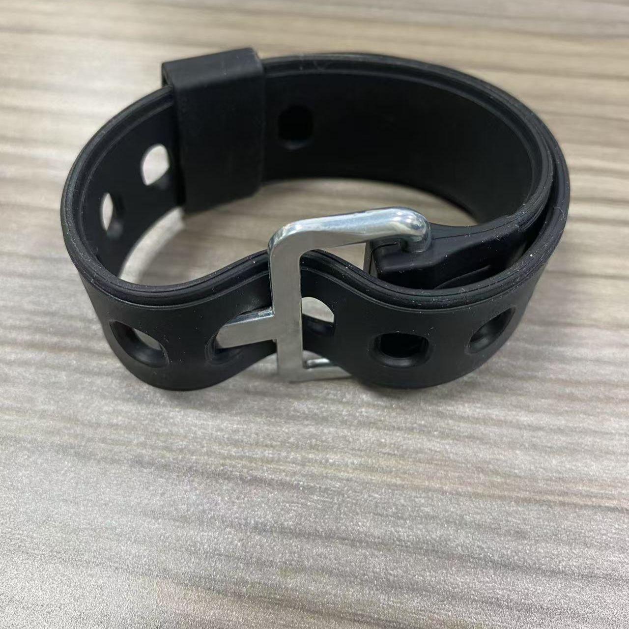 Bicycle Audio Strap Buckle: Widened Silicone Zip Tie for Outdoor Cycling
Bicycle Audio Strap Buckle: Widened Silicone Zip Tie for Outdoor Cycling
