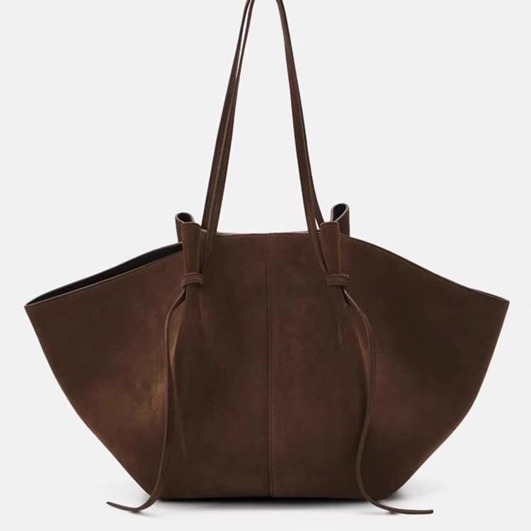 Retro Wing Bag: Fashionable Women s Suede Tote - Large Capacity Shoulder Bag
Retro Wing Bag: Fashionable Women s Suede Tote - Large Capacity Shoulder Bag
