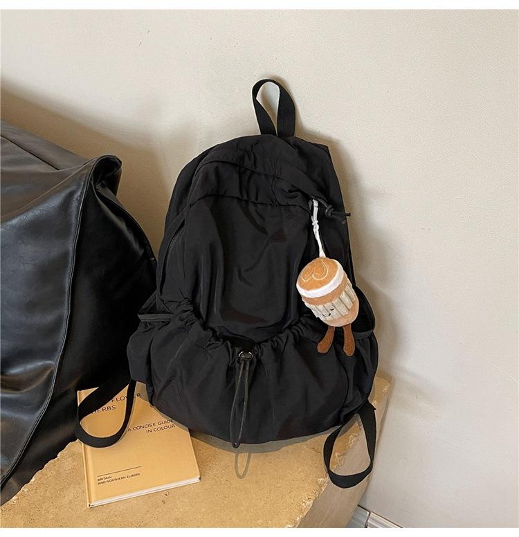 Fashionable pleated nylon backpack for women niche and trendy large-capacity flip-top student backpack schoolbag for girls
Fashionable pleated nylon backpack for women niche and trendy large-capacity flip-top student backpack schoolbag for girls