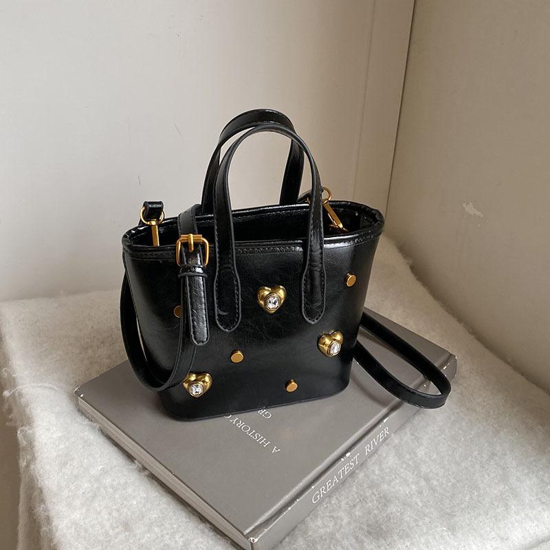 Women s Love Inlaid Small Handbag Summer New Shoulder Bag Niche High-end Commuter Shoulder Messenger Bag 21cm*9cm*16cm чёрный
Women s Love Inlaid Small Handbag Summer New Shoulder Bag Niche High-end Commuter Shoulder Messenger Bag 21cm*9cm*16cm чёрный