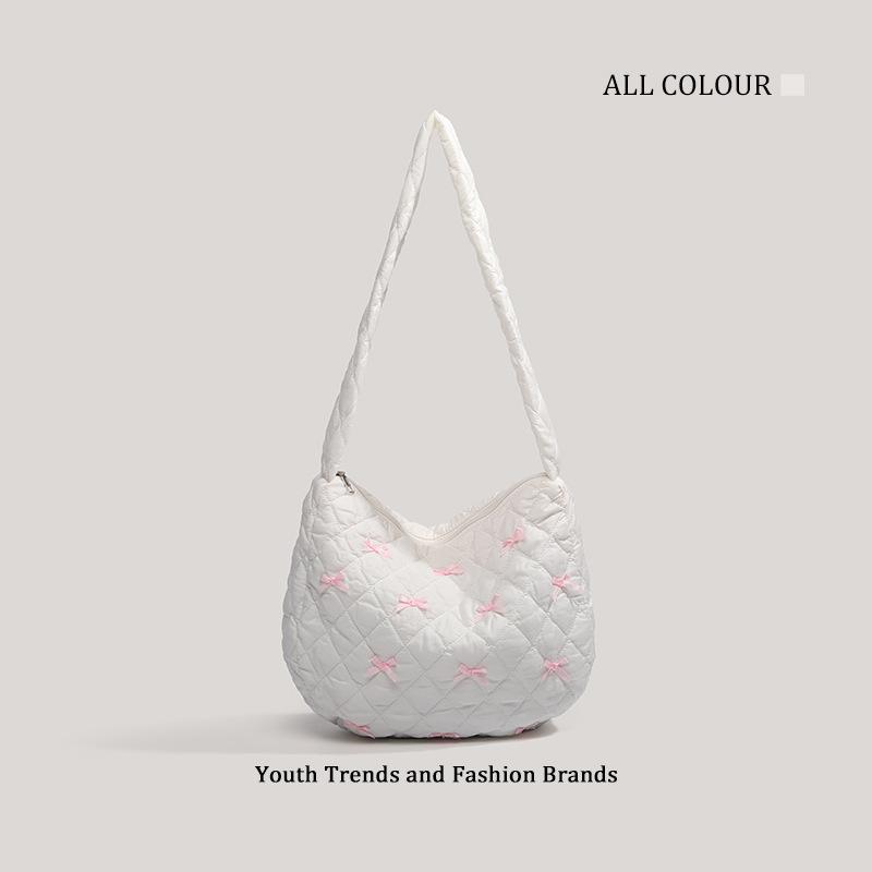 Универсальная сумка-мессенджер большой вместимости для поездок на работу, новая весенняя коллекция 2025, простая сумка-мессенджер с ромбовидным узором, декоративная сумка-тоут с бантом
Универсальная сумка-мессенджер большой вместимости для поездок на работу, новая весенняя коллекция 2025, простая сумка-мессенджер с ромбовидным узором, декоративная сумка-тоут с бантом