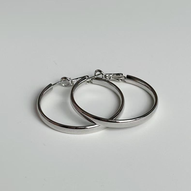 SUGAR matte metal plain ring earrings women s ins cold wind personalized earrings autumn and winter retro premium earrings
SUGAR matte metal plain ring earrings women s ins cold wind personalized earrings autumn and winter retro premium earrings