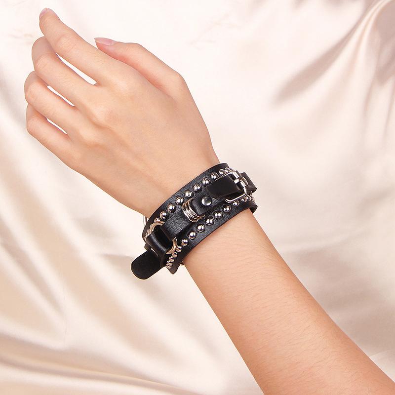 Панк-не-мейнстримовый преувеличенный браслет с заостренными заклепками в три ряда кожаный браслет персонализированный браслет
Панк-не-мейнстримовый преувеличенный браслет с заостренными заклепками в три ряда кожаный браслет персонализированный браслет