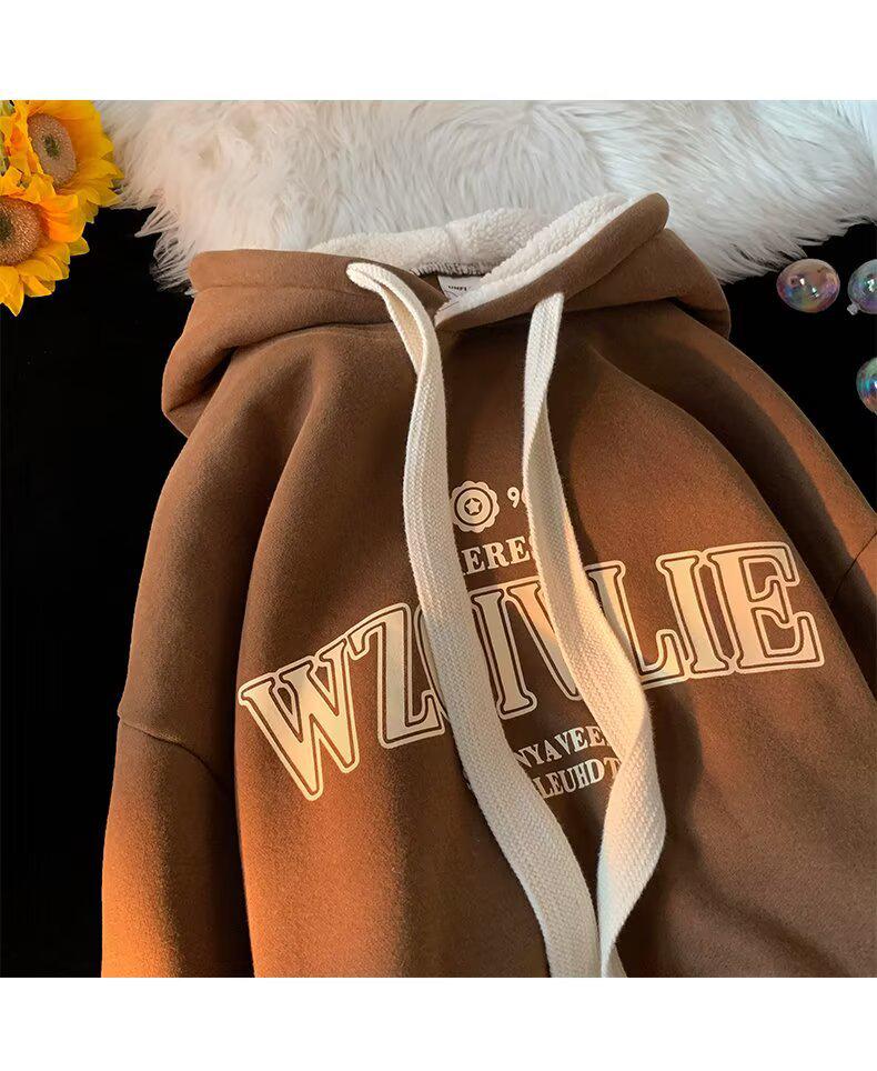 American Retro Couple s Hoodie: Letter Print, Loose Fit, Velvet-Lined, Thickened Jacket – Trendy Casual Lazy Style Sweatshirt XL
American Retro Couple s Hoodie: Letter Print, Loose Fit, Velvet-Lined, Thickened Jacket – Trendy Casual Lazy Style Sweatshirt XL