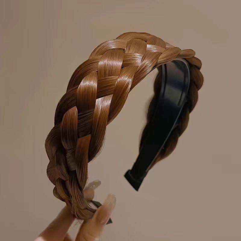 Hairband To Cover Gray Hair; Fishbone Braid Wig; Bangs Integrated To Enhance The Crown; No Sideburns; Twisted Braid; Hair Accessory. One Size
Hairband To Cover Gray Hair; Fishbone Braid Wig; Bangs Integrated To Enhance The Crown; No Sideburns; Twisted Braid; Hair Accessory. One Size