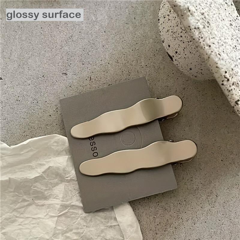 1 set of metal geometric hair clips, three piece set, simple design, minimalist high-end, moderate grip without damaging hair
1 set of metal geometric hair clips, three piece set, simple design, minimalist high-end, moderate grip without damaging hair