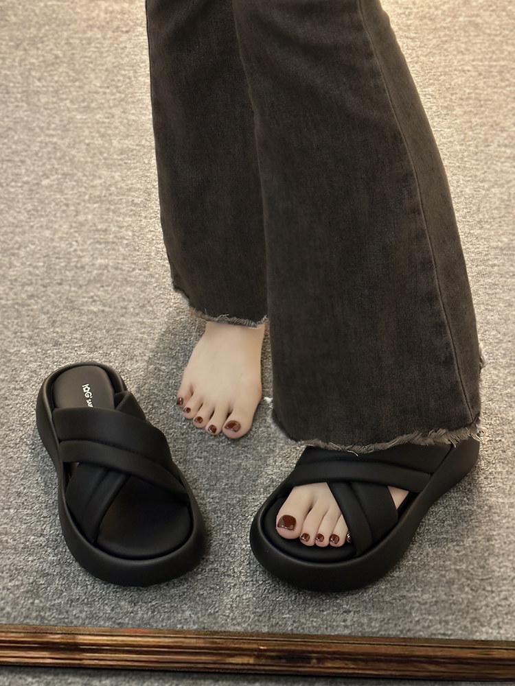 Women s slippers wear black thick bottom in summer, step on shit feeling 2025 new versatile casual and comfortable premium sandals 40 чёрный
Women s slippers wear black thick bottom in summer, step on shit feeling 2025 new versatile casual and comfortable premium sandals 40 чёрный