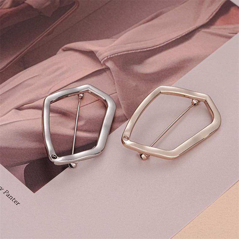 Hand-Sewn Geometric Scarf Brooch for Securing Clothing Corners Gold 36MM
Hand-Sewn Geometric Scarf Brooch for Securing Clothing Corners Gold 36MM