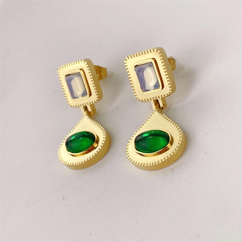 Позолоченные 14-каратным золотом серьги-кольца из титановой стали с изумрудным цирконом в форме капли и квадрата зелёный