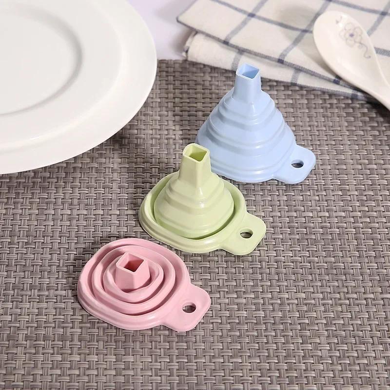 Folding Telescopic Funnel Home Silicone Oil Leak Kitchen Small Liquid Funnel Convenient Practical High Temperature Resistance синій
Folding Telescopic Funnel Home Silicone Oil Leak Kitchen Small Liquid Funnel Convenient Practical High Temperature Resistance синій