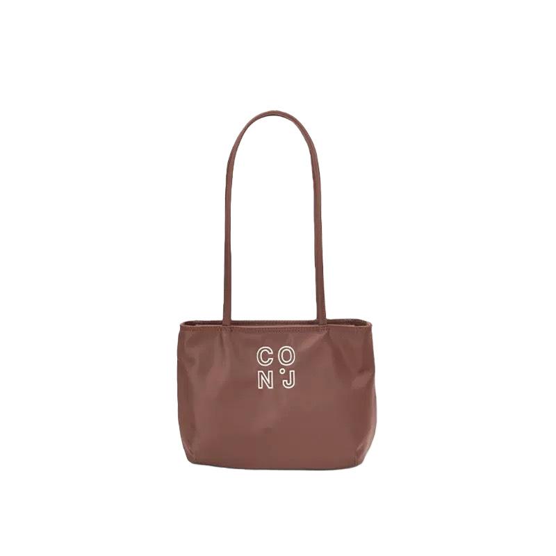 Nylon Bucket Bag Light Commuting Large Capacity Simple All-matching Shoulder Casual Tote Women 21x8x19cm
Nylon Bucket Bag Light Commuting Large Capacity Simple All-matching Shoulder Casual Tote Women 21x8x19cm