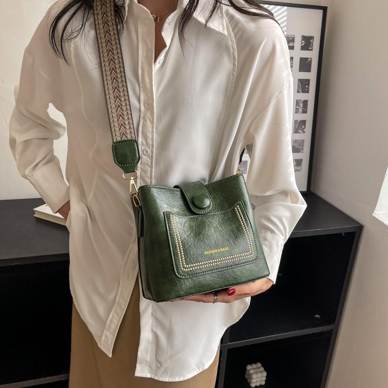 Сумки через плечо в винтажном стиле для женщин, однотонные, большая вместительная сумка-ведро, роскошные дизайнерские кошельки и сумки 19x17x11cm зелёный
Сумки через плечо в винтажном стиле для женщин, однотонные, большая вместительная сумка-ведро, роскошные дизайнерские кошельки и сумки 19x17x11cm зелёный