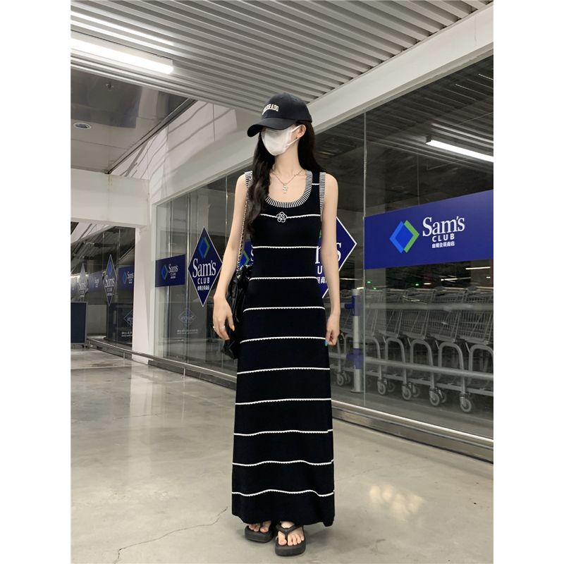 Kumikumi Advanced Sense Retro Contrast Color Crochet Stripe Sling One piece Dress Women clothing Summer Waist Hugging Slimming Long dress Elegant waist Dress One size
Kumikumi Advanced Sense Retro Contrast Color Crochet Stripe Sling One piece Dress Women clothing Summer Waist Hugging Slimming Long dress Elegant waist Dress One size