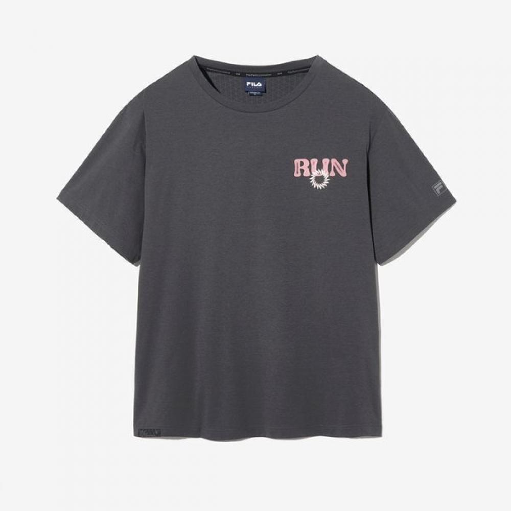 Fila Охлаждающая футболка оверсайз с принтом PCM Sorona DGY/090
Fila Охлаждающая футболка оверсайз с принтом PCM Sorona DGY/090