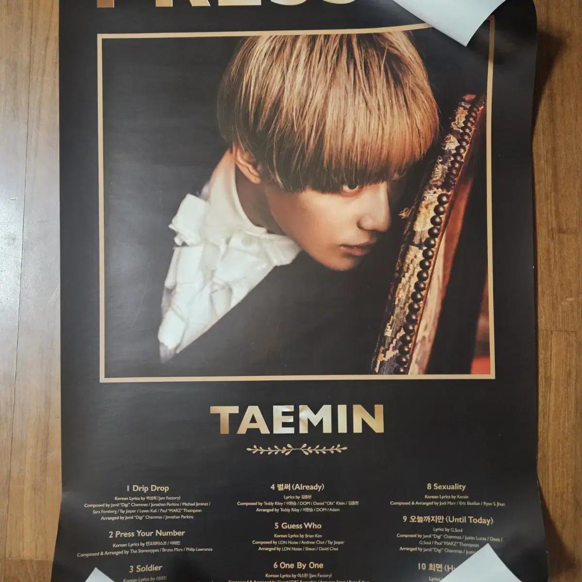 12 видов постеров Shinee/ 18 листов продаются партиями Персональный постер Тэмина Джонхёна
12 видов постеров Shinee/ 18 листов продаются партиями Персональный постер Тэмина Джонхёна