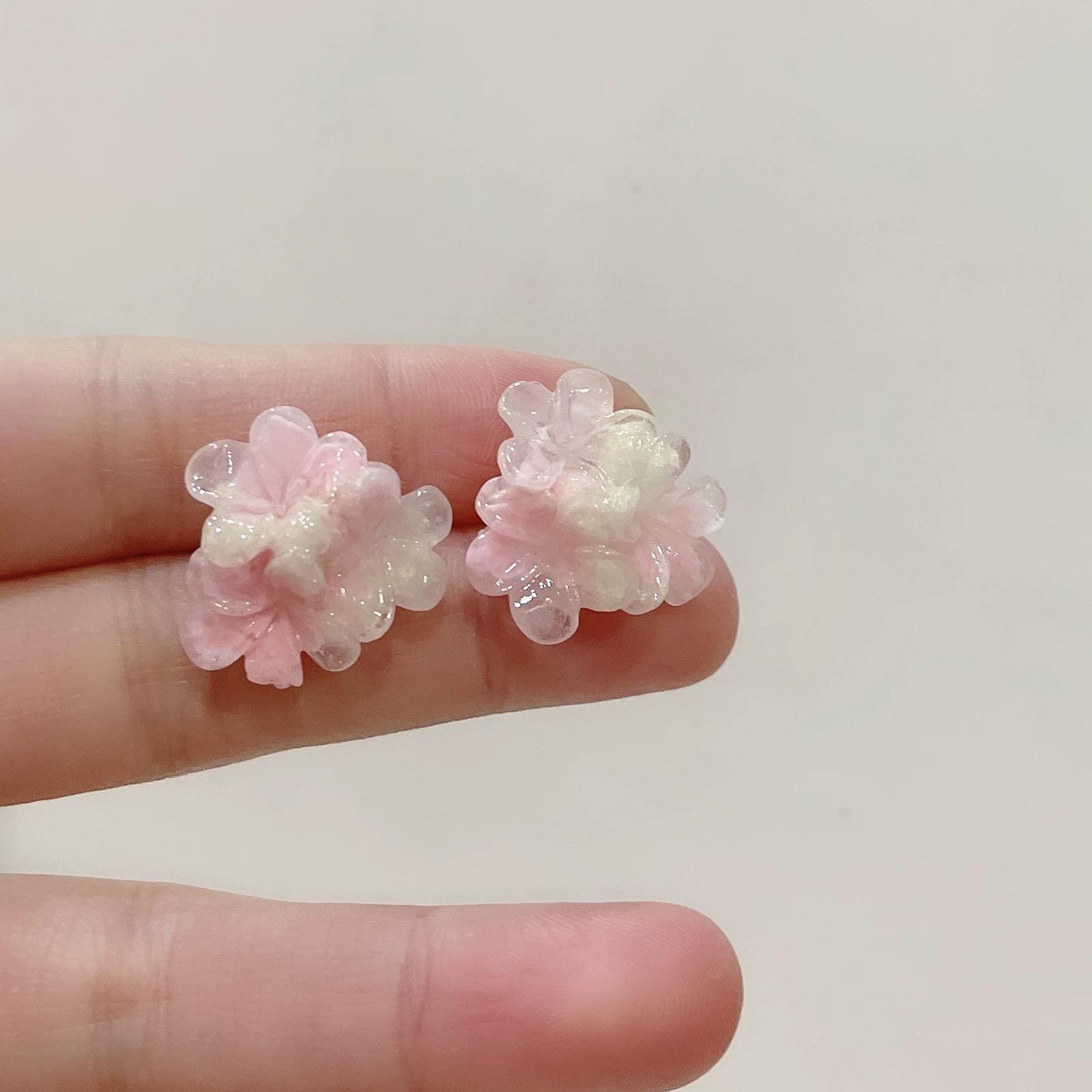 Sweet color colorful flower stud earrings resin earrings women s niche design new trendy ear jewelry explosion
Sweet color colorful flower stud earrings resin earrings women s niche design new trendy ear jewelry explosion