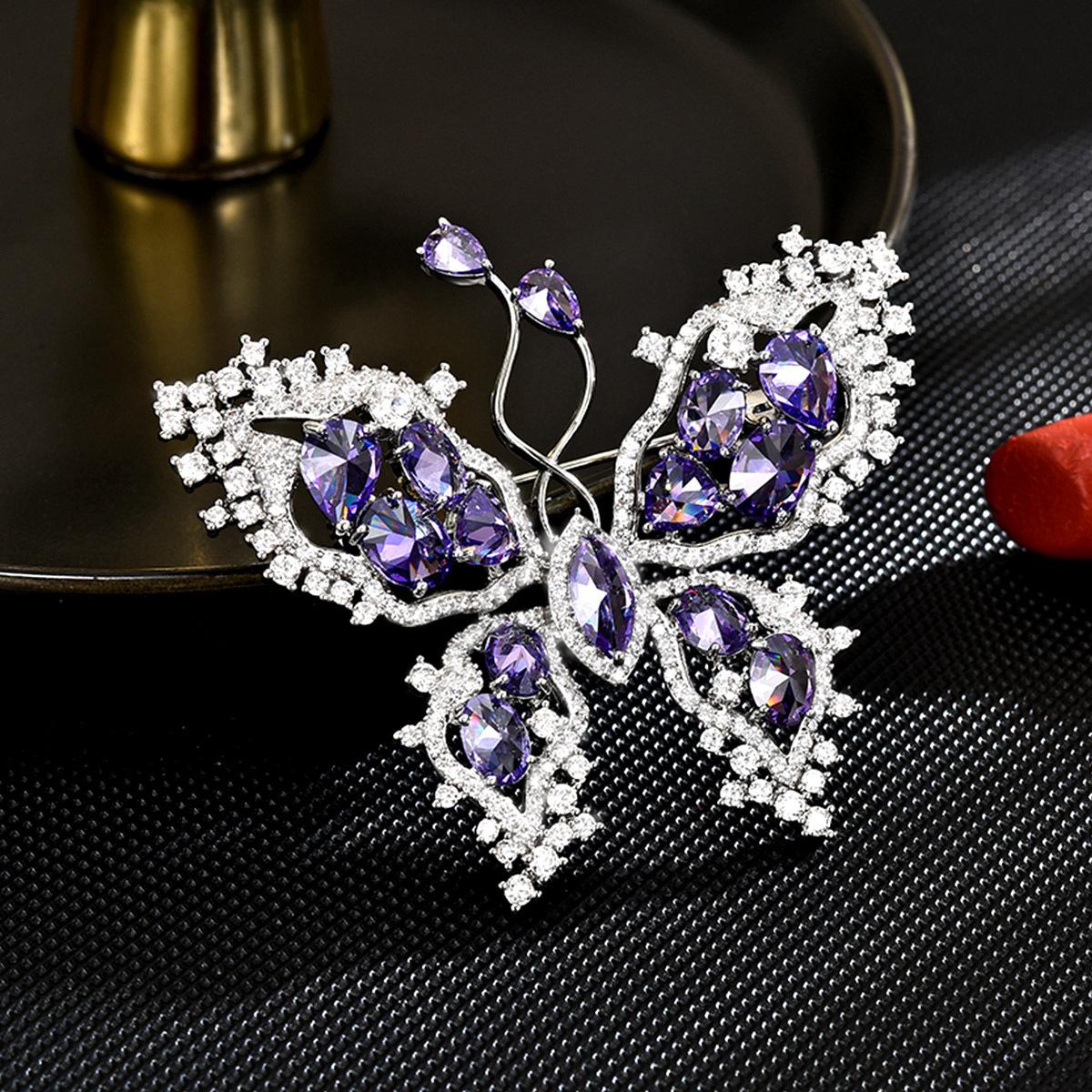 Women s Light Luxury Design Elegant Hollow Out Colored Zircon Butterfly Brooch Fashionable Versatile Niche Design Brooch
Women s Light Luxury Design Elegant Hollow Out Colored Zircon Butterfly Brooch Fashionable Versatile Niche Design Brooch