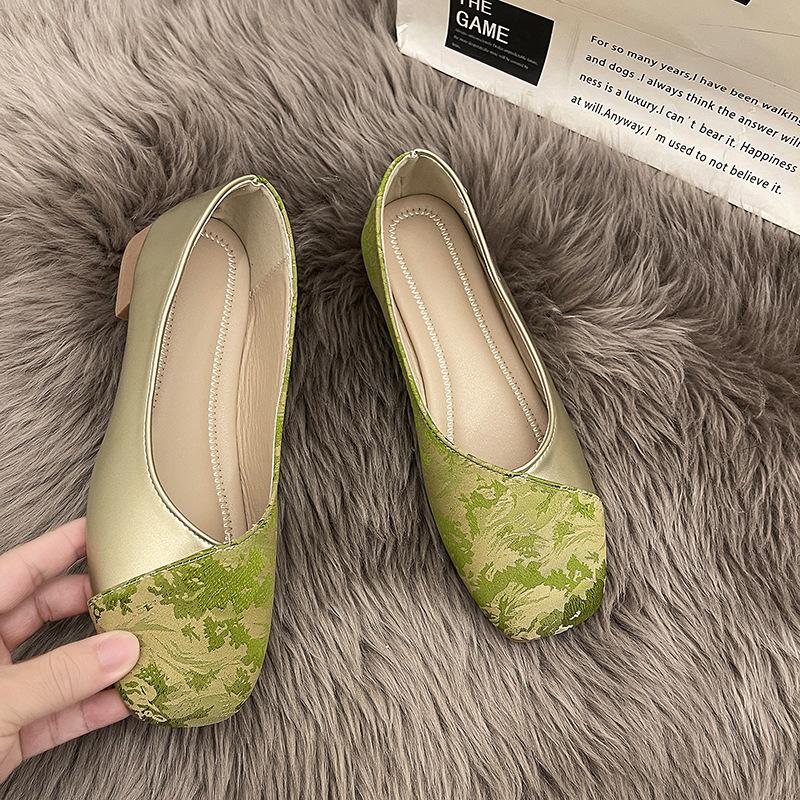 Retro gentle new Chinese style single shoes women s 2024 summer new flat bottom light mouth satin with cheongsam Mary Jane shoes 35 зелёный
Retro gentle new Chinese style single shoes women s 2024 summer new flat bottom light mouth satin with cheongsam Mary Jane shoes 35 зелёный
