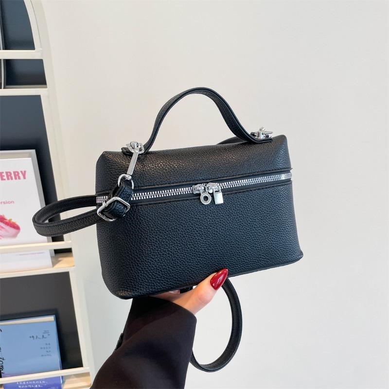 Niche fashion simple box bag femininity versatile trend new texture high design messenger bag чорний
Niche fashion simple box bag femininity versatile trend new texture high design messenger bag чорний