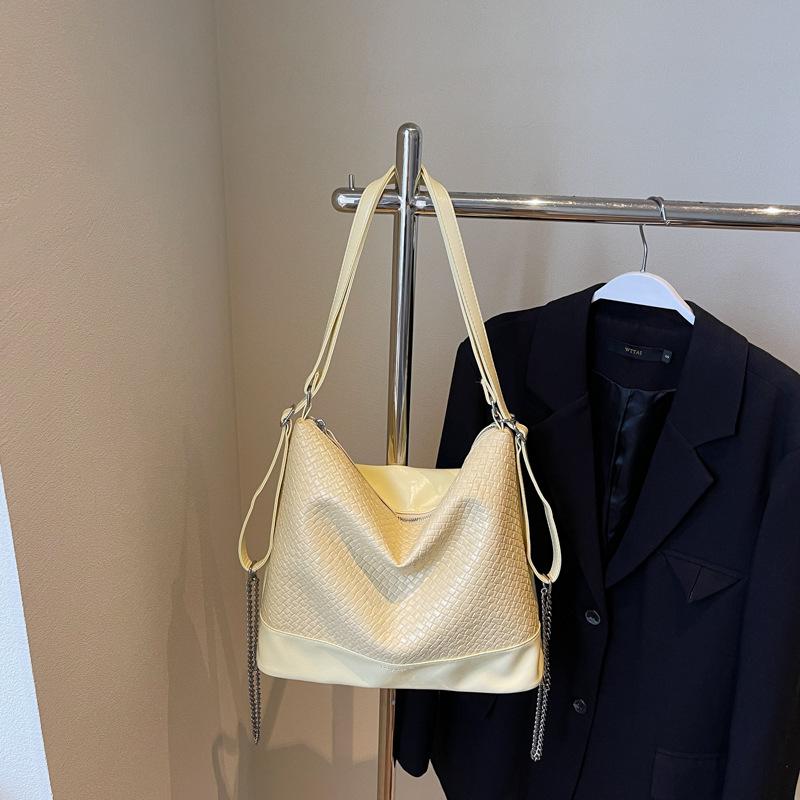 Spring and summer woven large-capacity bag women s new retro tote bag versatile shoulder backpack
Spring and summer woven large-capacity bag women s new retro tote bag versatile shoulder backpack