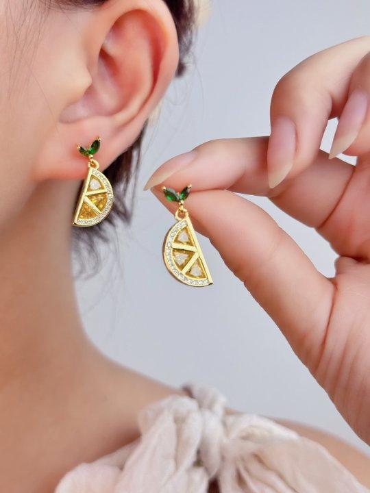 New lemon ice crystal earrings fashionable and versatile women s simple and high-end earrings orange orange stud earrings ear jewelry
New lemon ice crystal earrings fashionable and versatile women s simple and high-end earrings orange orange stud earrings ear jewelry