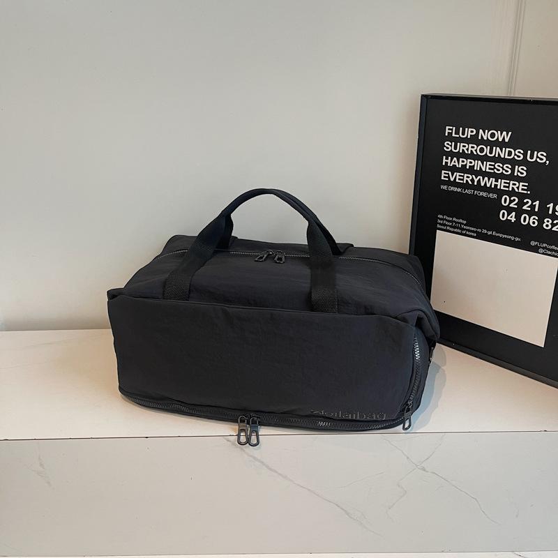 New expandable sports yoga fitness large-capacity short-trip travel bag with a simple independent shoe compartment storage bag чёрный
New expandable sports yoga fitness large-capacity short-trip travel bag with a simple independent shoe compartment storage bag чёрный