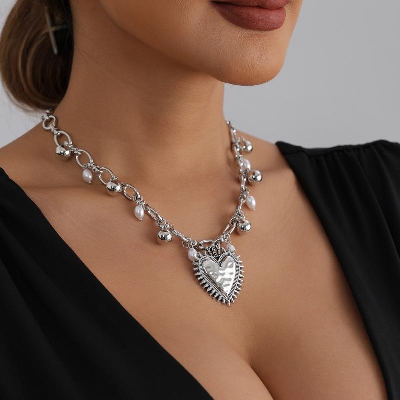 Distressed Heart Shaped Thorn Pendant Necklace With Imitation Pearls Adjustable Clavicle Chain Gift For Her
