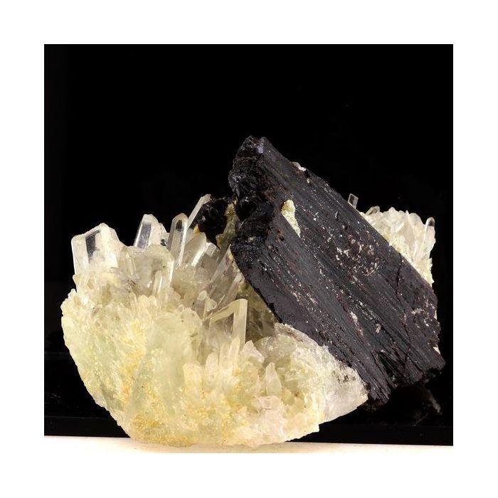 Pierres et Minéraux. Hübnerite + Quartz. 1035.5 ct. Pasto Bueno, Pérou.