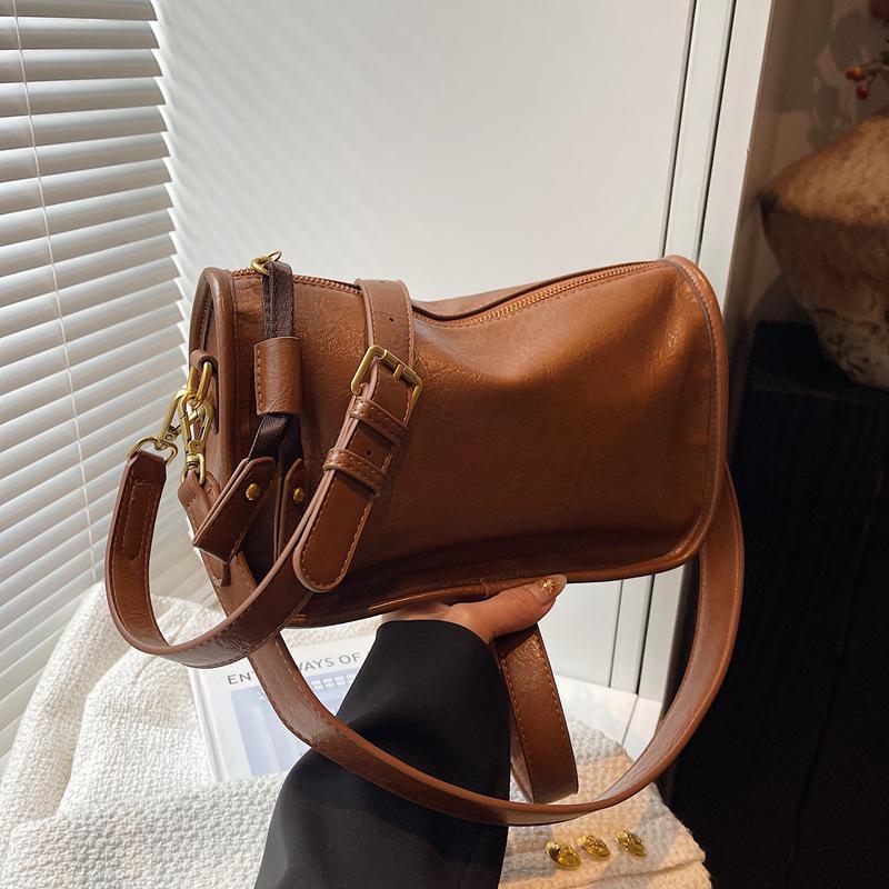 

Женская ретро кроссбоди сумка высокого качества - Новая коллекция Осень/Зима 2025, Универсальный широкий ремень, Сумка на одно плечо кофейный