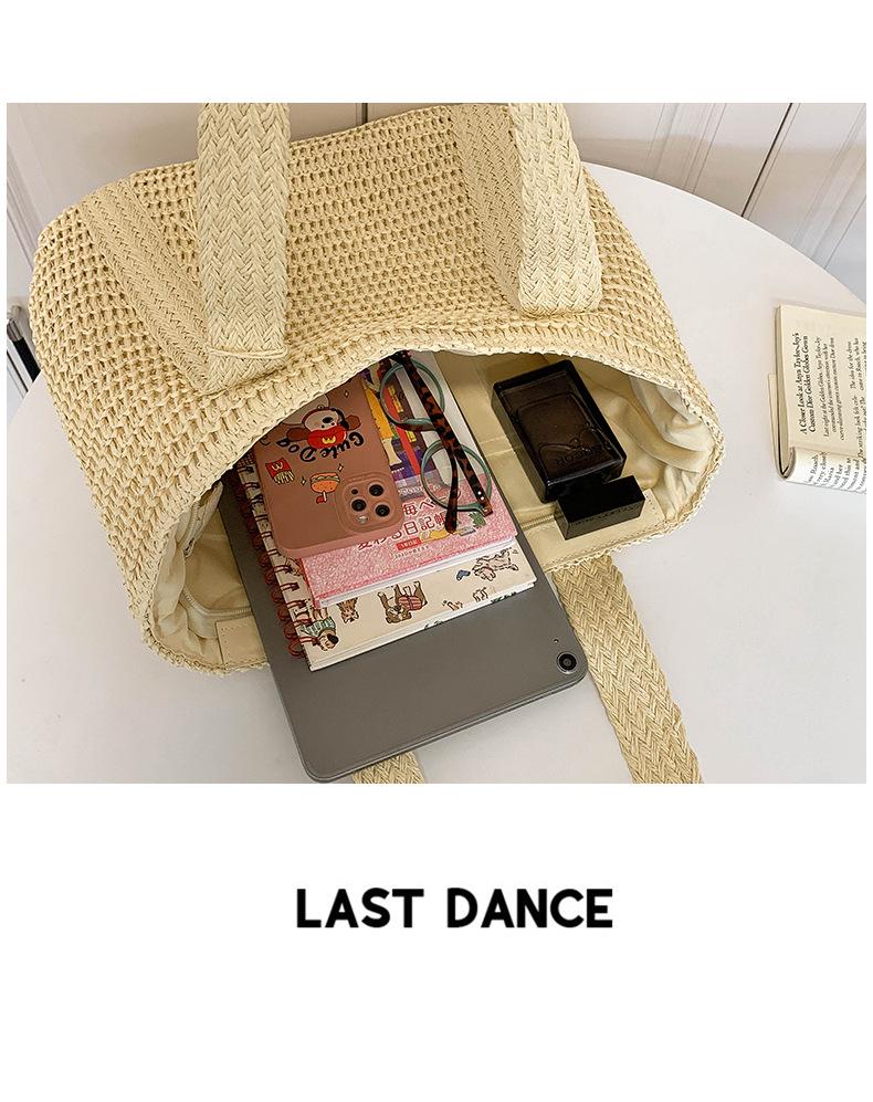 Women's Large Capacity Tassel Straw Beach Tote - Hand-Woven Shoulder Bag
