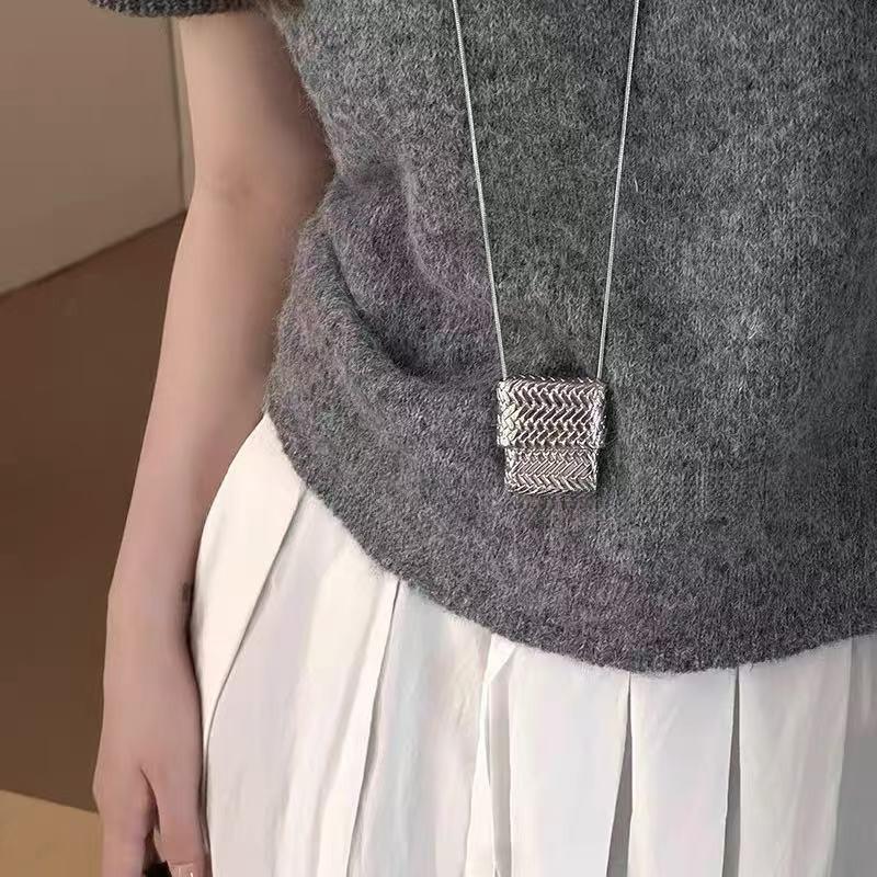 Retro Autumn and Winter Long Necklace Women's High-end Sweater Chain Niche Design Accessories