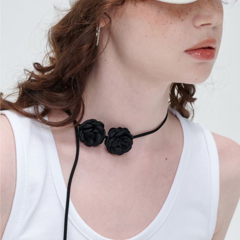 NOISCHE N fleur Necklace _ BLACK