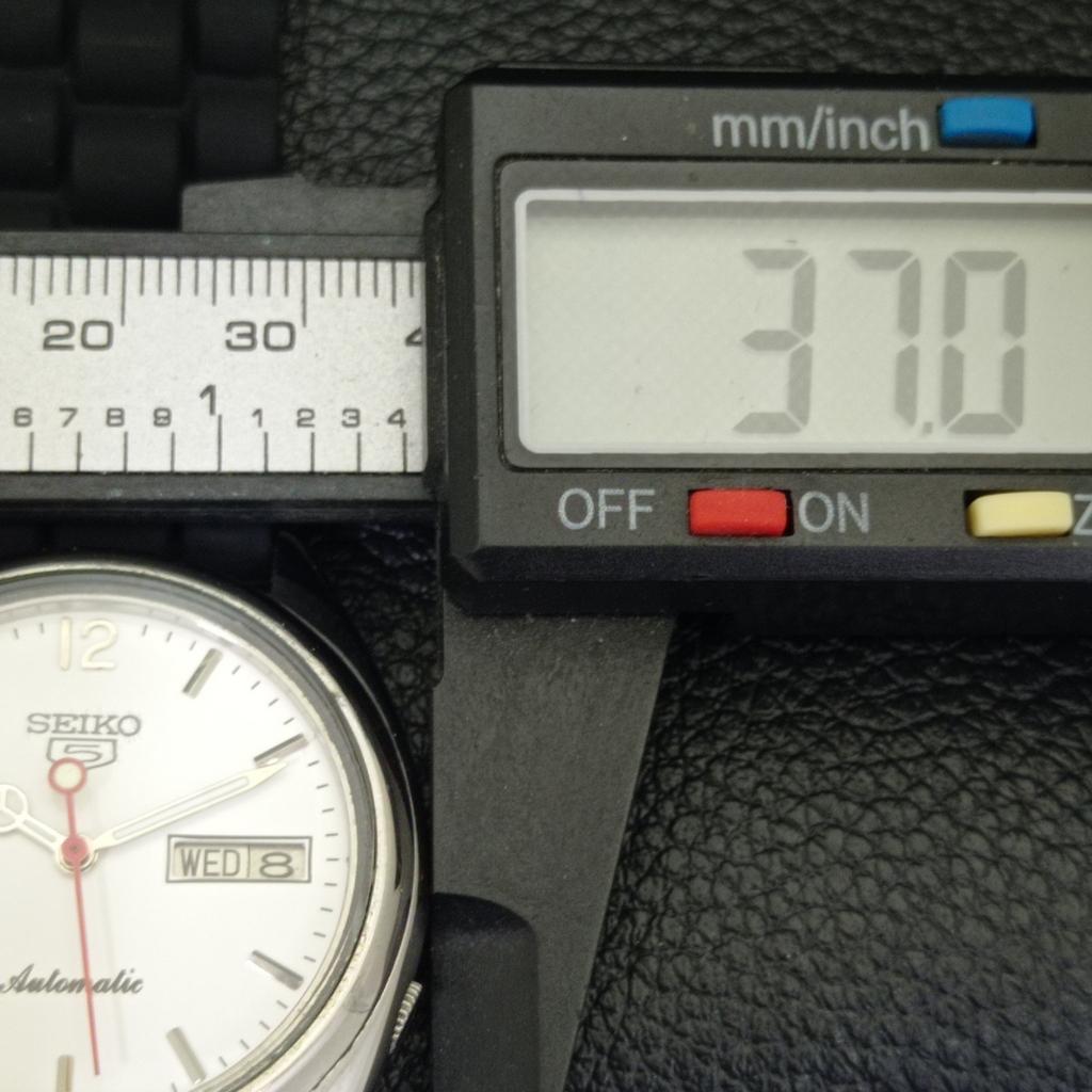 Seiko 5 AUTOMATIC VINTAGE JAPAN 7009A MENS WHITE COLOR DIAL WATCH A700550-5