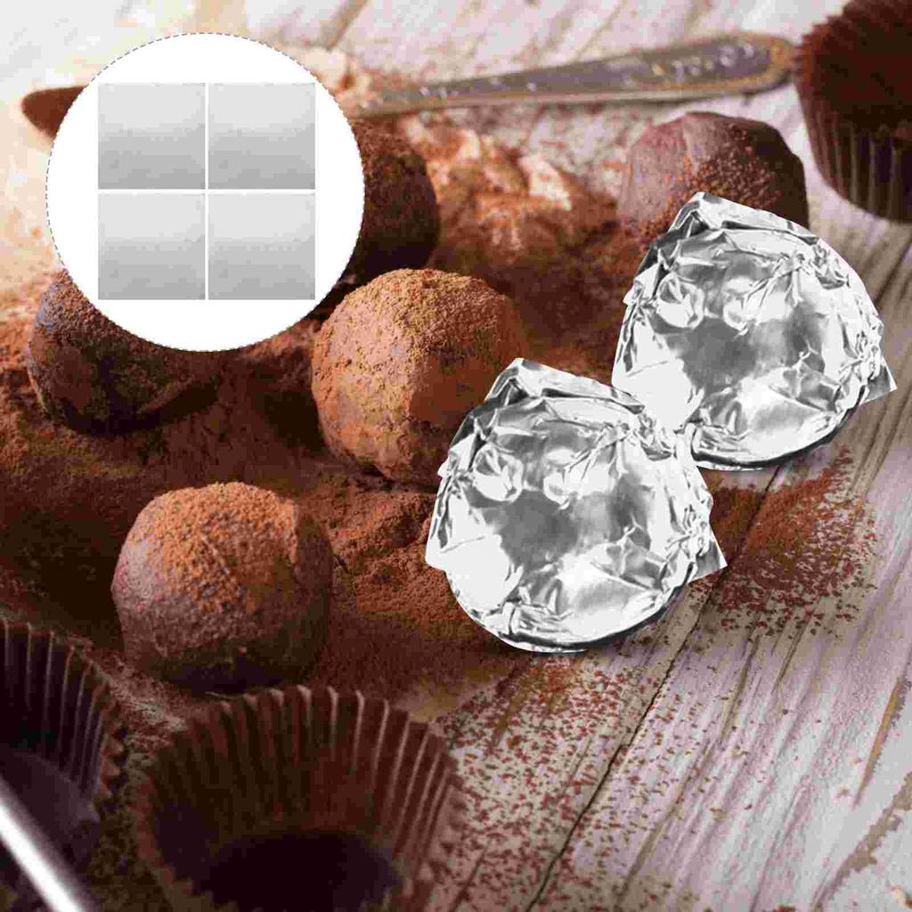 100 szt. batoników czekoladowych, folii aluminiowej, papieru do grillowania, karmelu, złotego liścia, panny młodej, aluminium