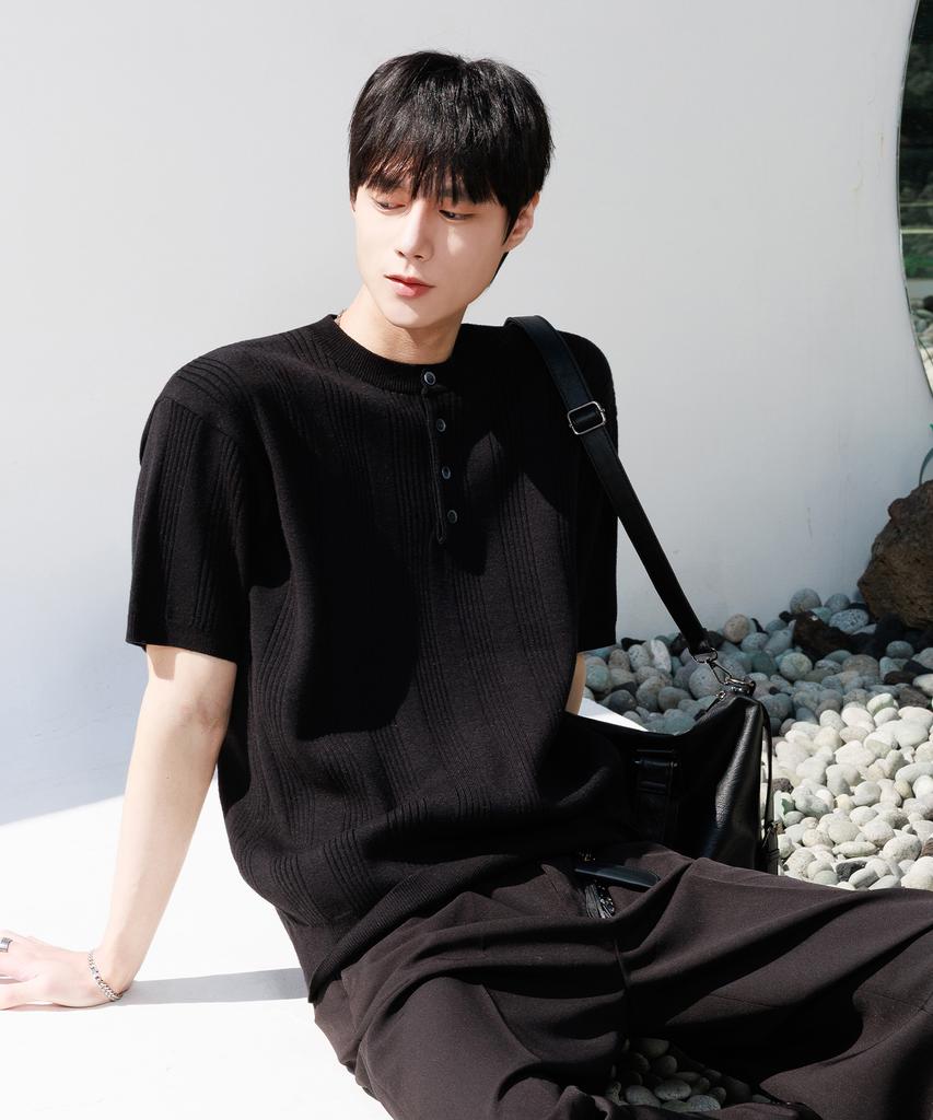 NODU Ribbed Henley Neck Crop Half Knit [Black]