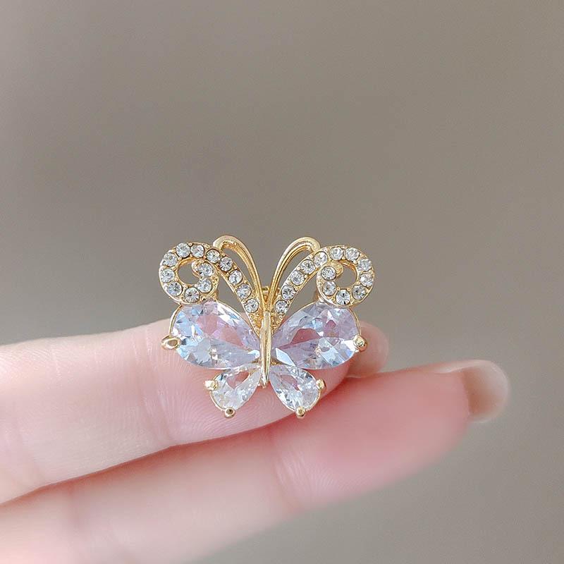 Elegant Butterfly Brooch - Niche Pins for Women, Versatile Fashion Accessories with a Chic Fragrance Style